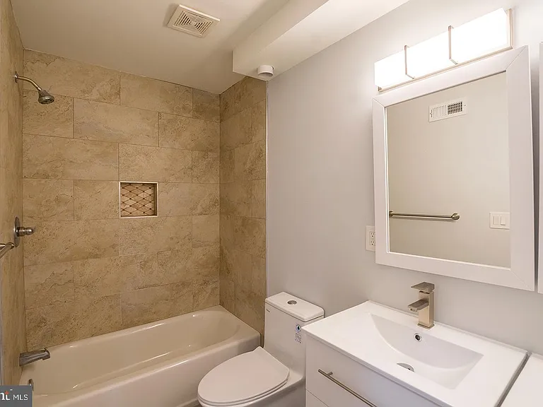 1220 N Lecount St #A — Photo 19
