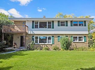 1221 N 116th St, Wauwatosa, WI 53226