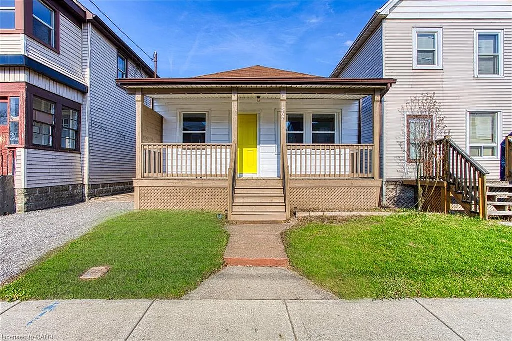 267 Rosslyn Ave N photo 1
