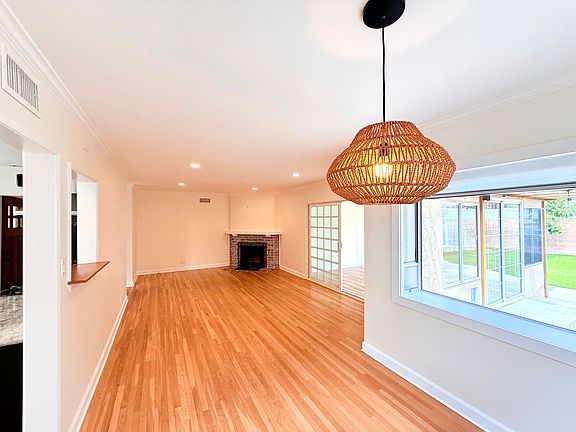4th image of 16457 Gledhill St