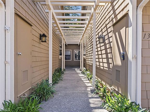 3rd image of 137 Redding Rd APT B