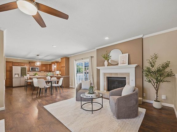 3rd image of 1844 N Evergreen Ln