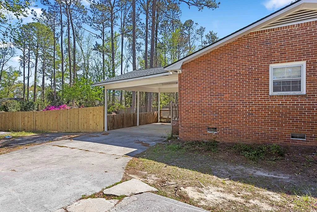 4 bed, 1977 sqft, $1,895 — Photo 2