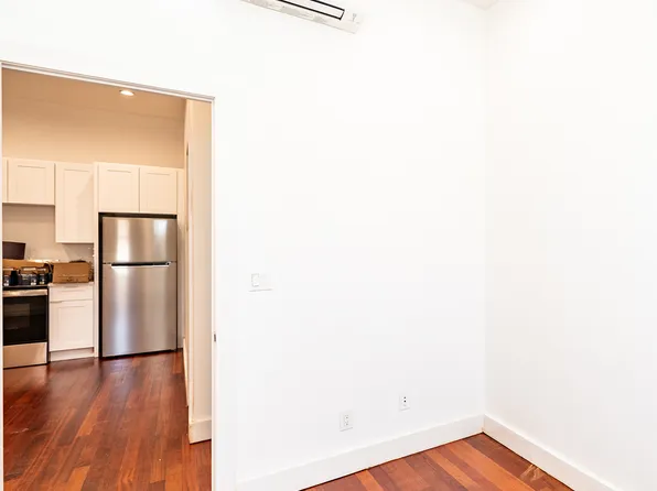 276 Boerum Street image 3 of 19