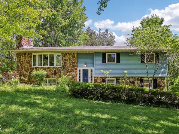 9240 E Woodview Dr, Bloomington, IN 47401