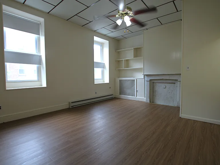 2035 Chestnut St #201 — Photo 1