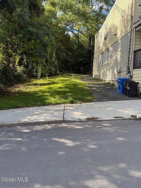 3rd image of 25 Benjamin Street