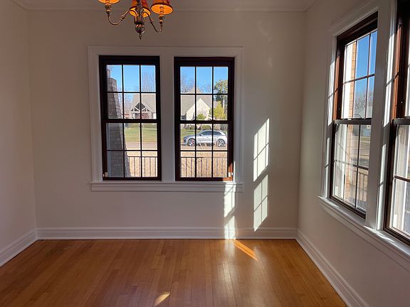 5th image of 1116 Larchmont Ln
