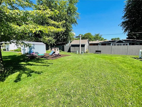 5th image of 15 Ivester Ln