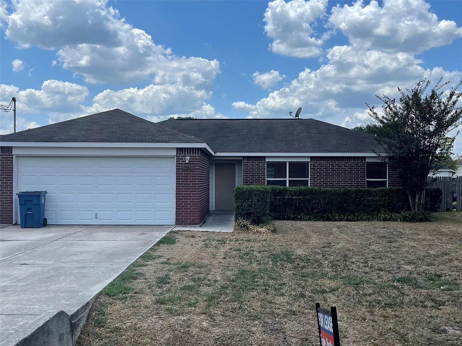 3 bed, 2.0 bath, 1264 sqft, $1,595 — Photo 1