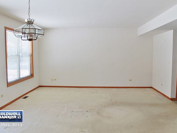 Ex-Large Open Living Space with combined Eating area and Family Room!
