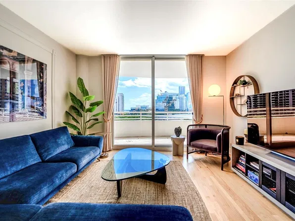 888 Brickell Key Dr APT 903, Miami, FL 33131
