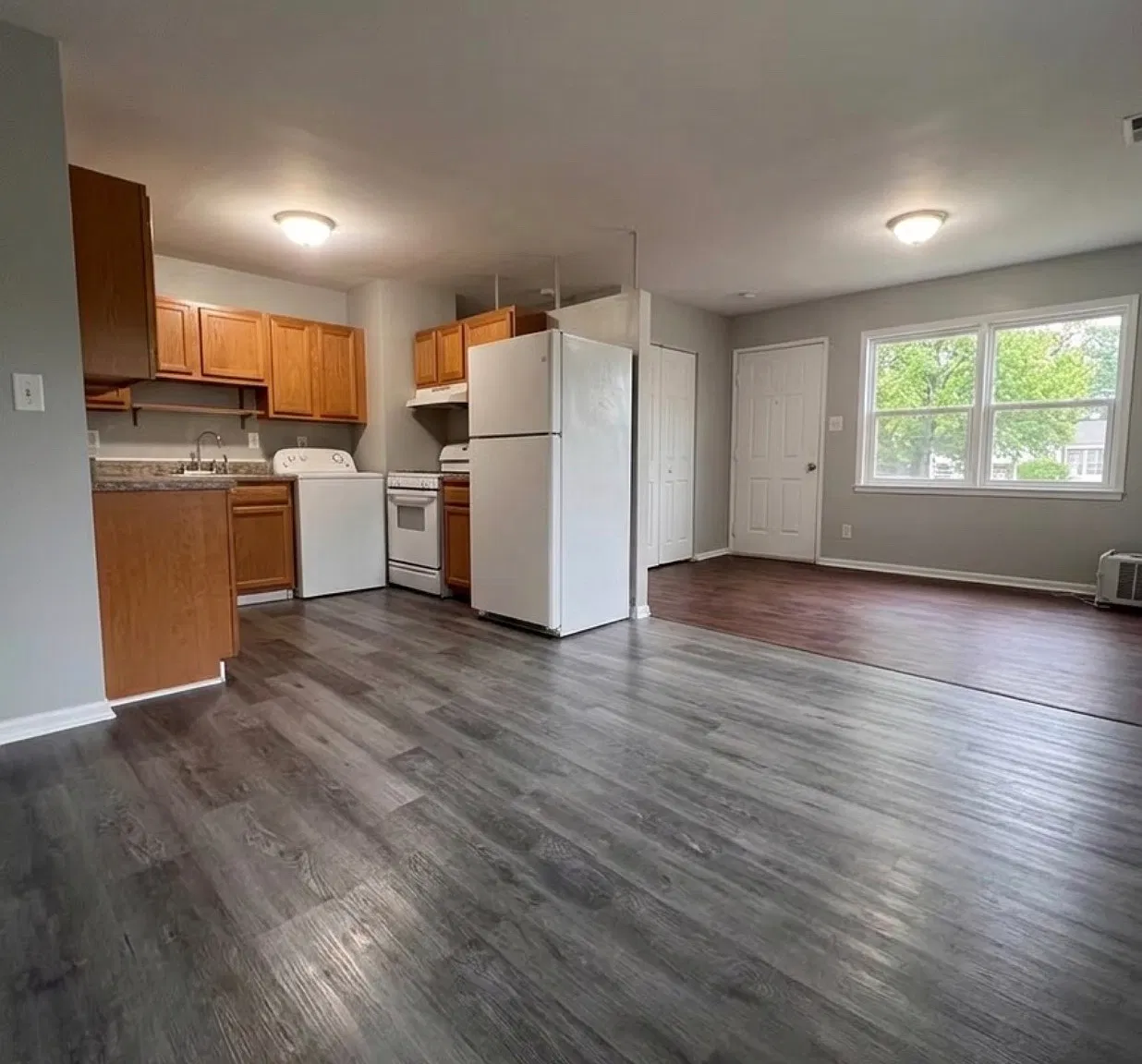 3 bed, 1000 sqft, $1,600 — Photo 1