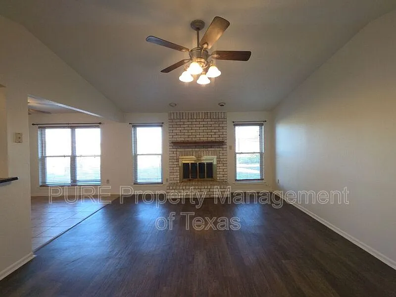 3 bed, 2.0 bath, 1256 sqft, $1,600 — Photo 4