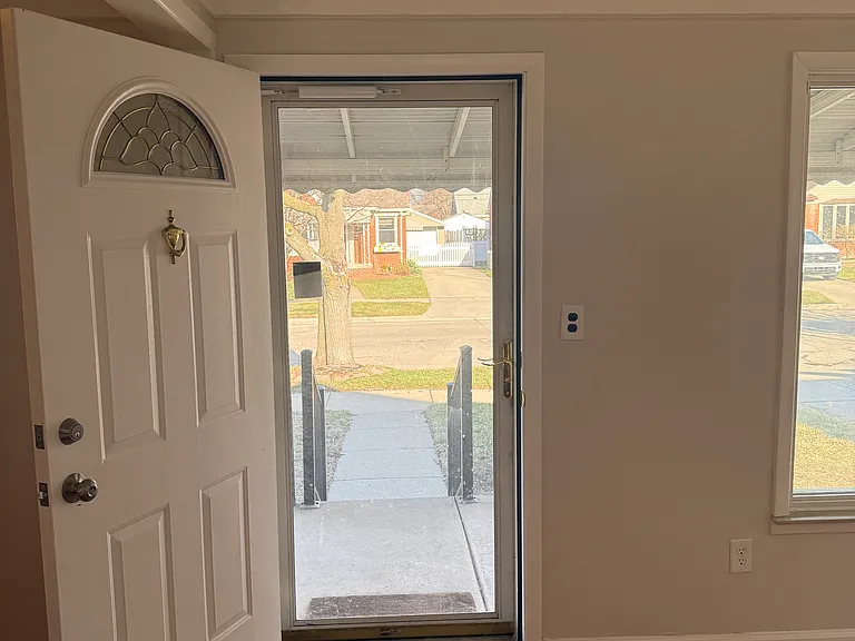 9616 Colwell Ave — Photo 3