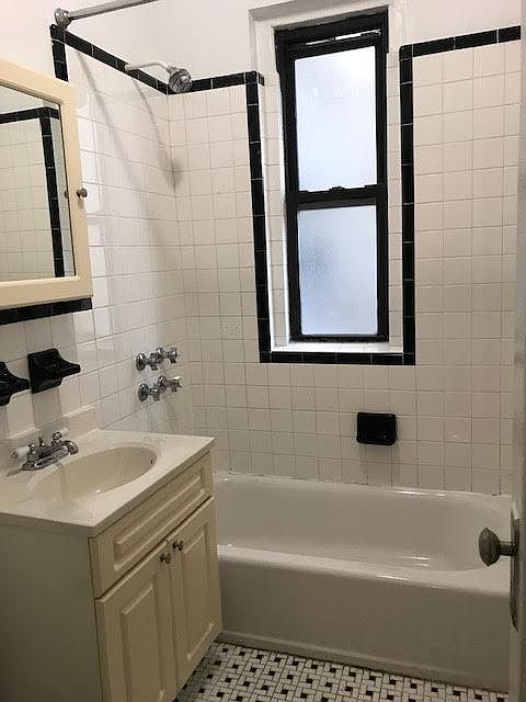 2nd image of 1310 Sheridan Ave APT 2G