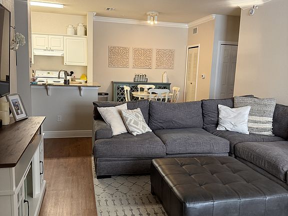 3rd image of 1300 Eastern Pecan Pl #1-107