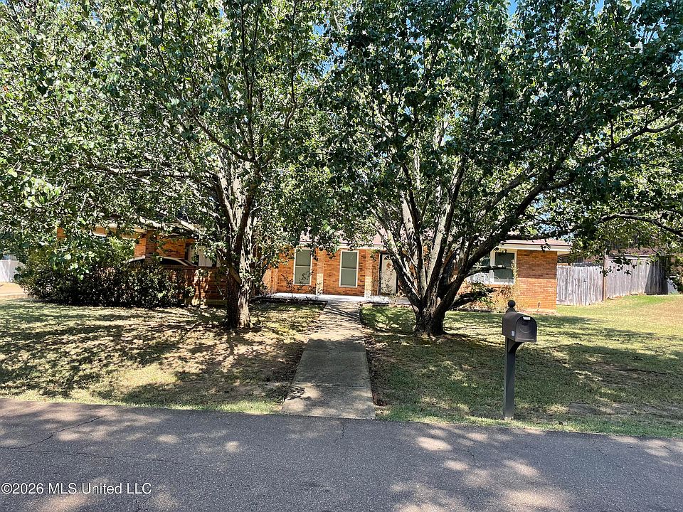1st image of 1620 Pope Cir