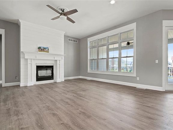 3rd image of 3308 Chestnut Hl