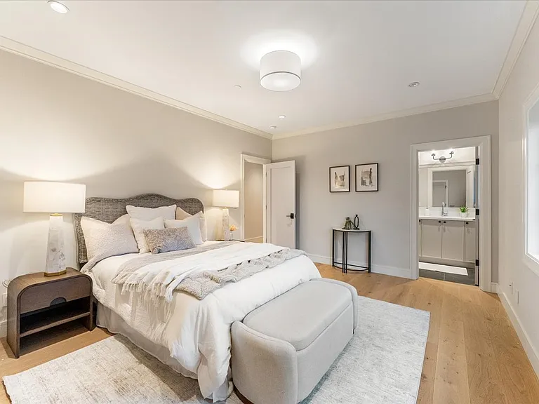 12811 SE 44th Pl — Photo 32