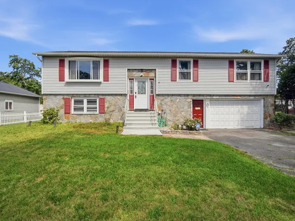 4 Baril Ln, Chicopee, MA 01013