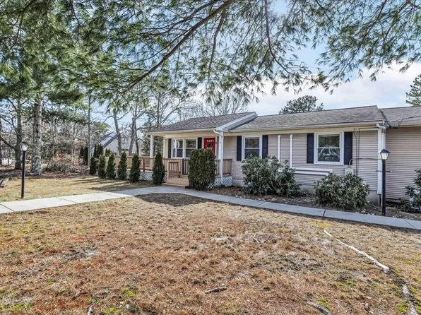 9 Debbies Ln, Barnstable, MA 02630