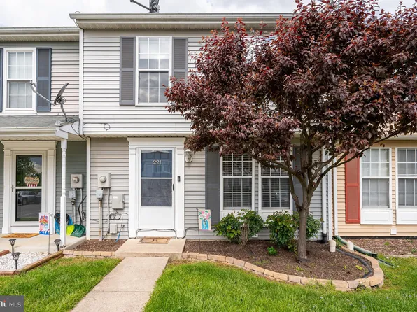 221 Lily Ct, Hagerstown, MD 21740