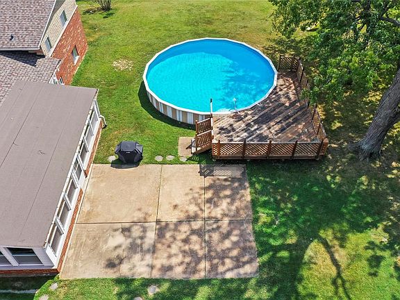 2nd image of 9730 Jackie Ln