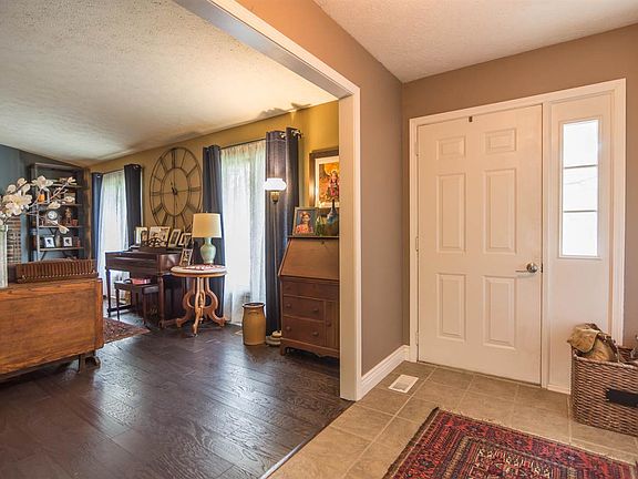 3rd image of 2708 E Redwood Cir