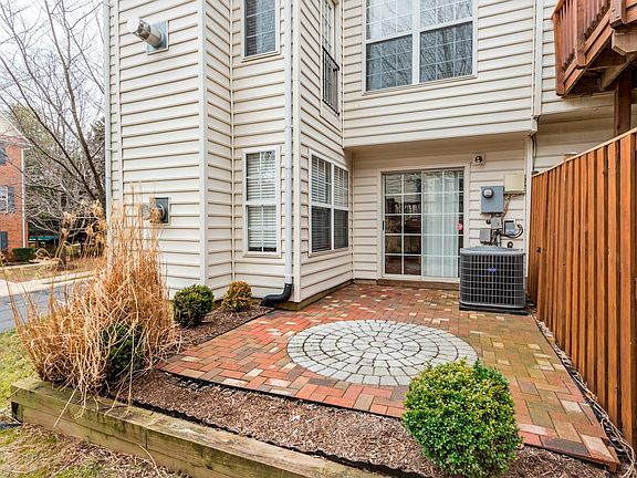 2nd image of 4050 Glostonbury Way