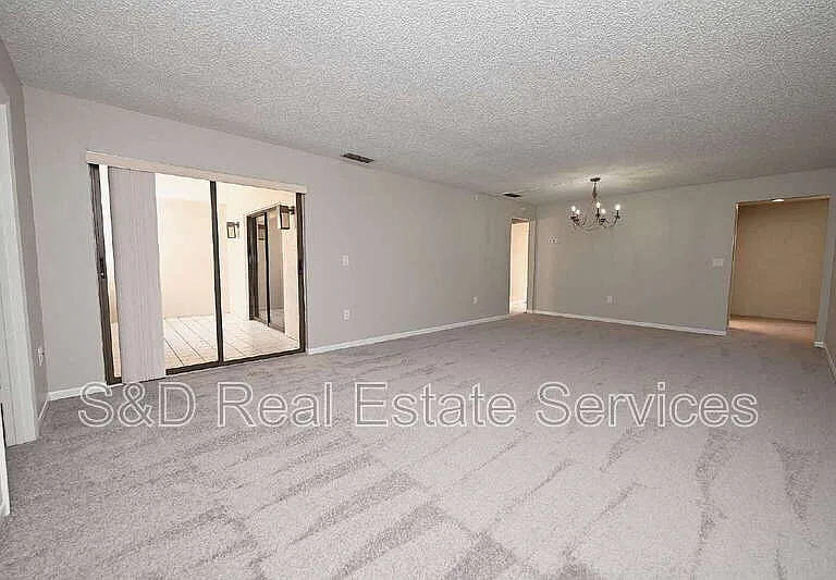 1808 Village Ct — Photo 18