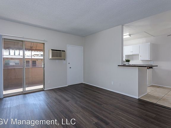 5th image of 215 E Live Oak St APT M