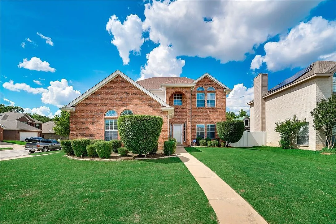 4 bed, 2.5 bath, 1894 sqft, $2,490 — Photo 1
