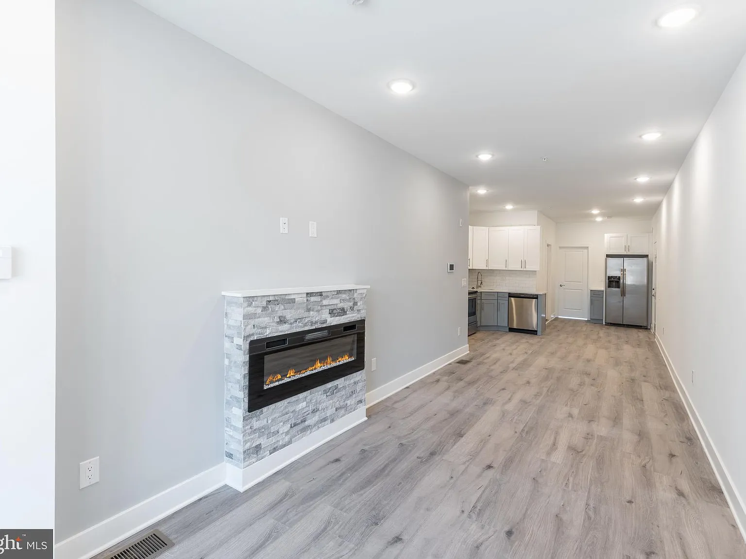 3 bed, 1600 sqft, $1,950 — Photo 2