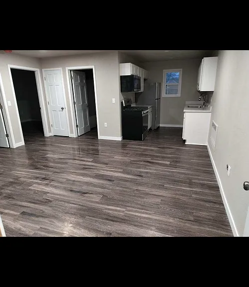 3303 E Bremer Ave — Photo 1