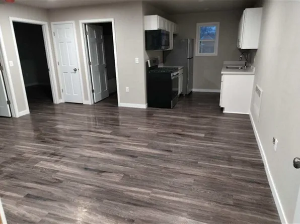 East Bremer Apartments, 3303 E Bremer Ave #215, Waverly, IA 50677