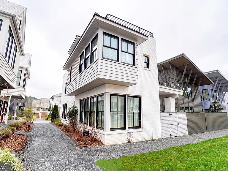 157 Ravenhurst Ln — Photo 3