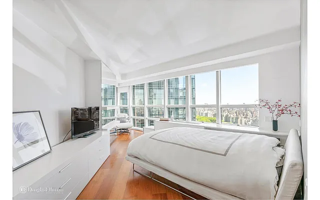 Rented by Douglas Elliman | media 4