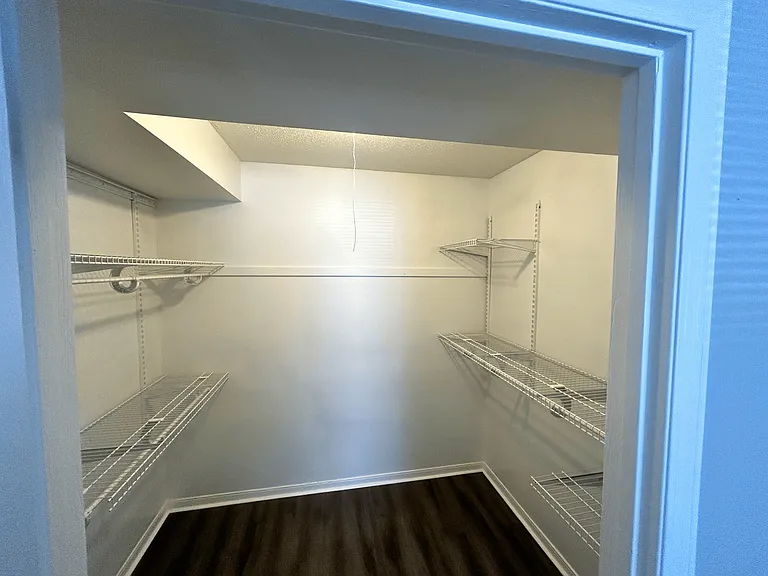 Willow Knolls Apartments — Photo 20