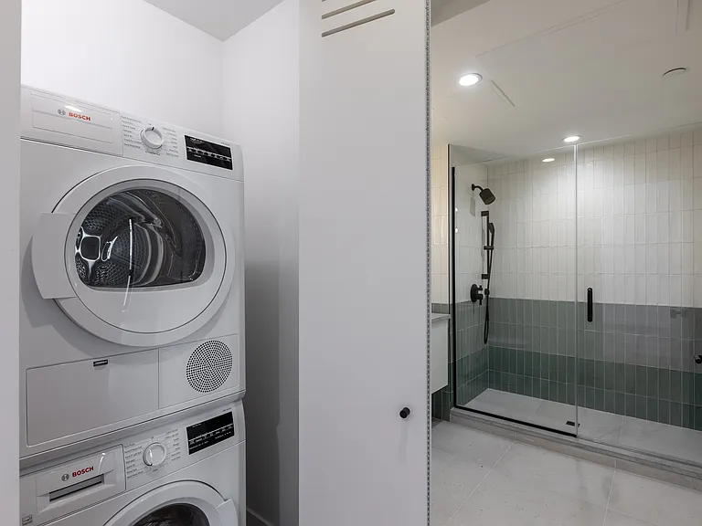 1712 Oak #203 (former model unit)