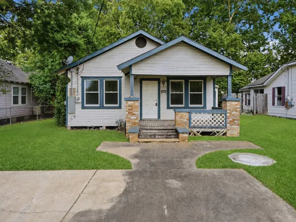 202 S Magnolia St, Highlands, TX 77562