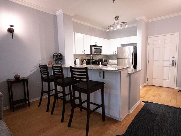 3rd image of 1642 7th Ave Unit 124