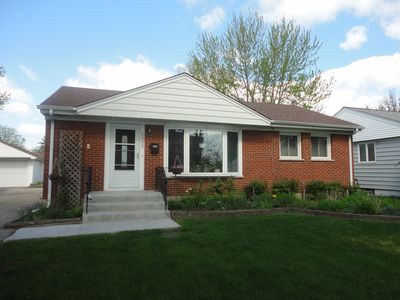 2352 Hickory St, Des Plaines, IL, 60018