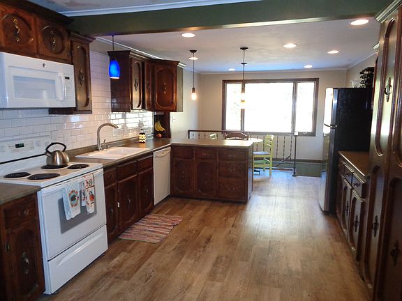 KITCHEN TO DINETTE