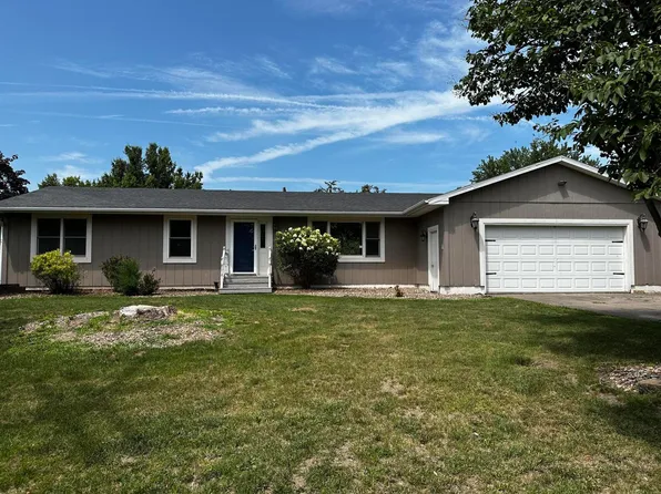 510 Locust St, Wapello, IA 52653