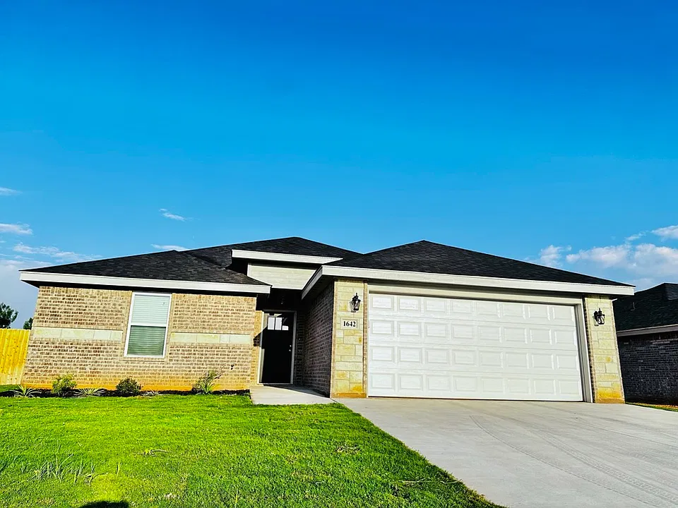 1642 Sweetwater Ln