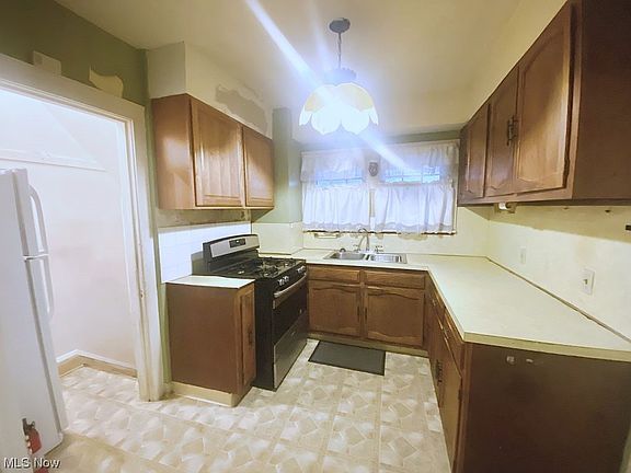 3rd image of 13302 Milan Ave
