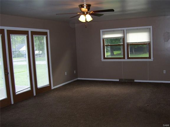 4th image of 252 Hardacre Dr