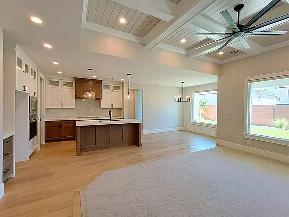 4th image of 2818 E Rill Dr