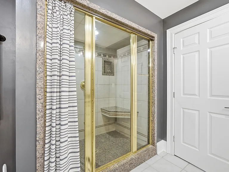 678 Canterbury Dr — Photo 40